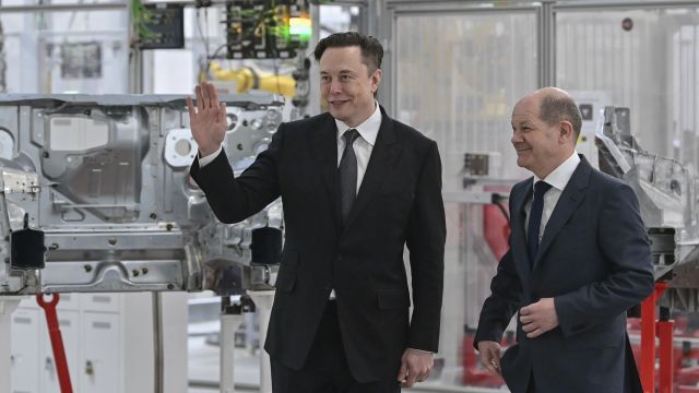Tesla otevřela u Berlína první továrnu v Evropě, má vyrobit 500 000 aut ročně